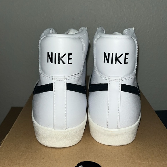 Nike Blazer Mid '77 - women’s size 8 - Picture 4 of 5